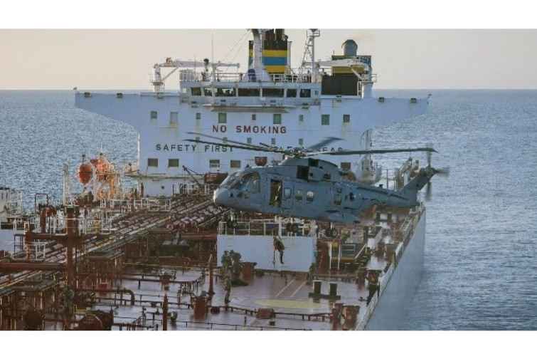 Britaniya ilk dəfə &ldquo;k&ouml;lgə donanması&rdquo; tankerinə qarşı əməliyyat ke&ccedil;irib
