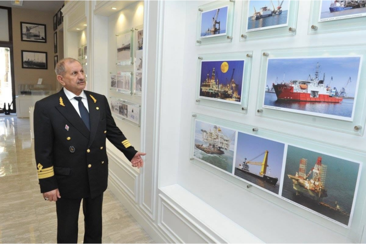 Dənizə sevgi, peşəyə sədaqət və kapitan şərəfi