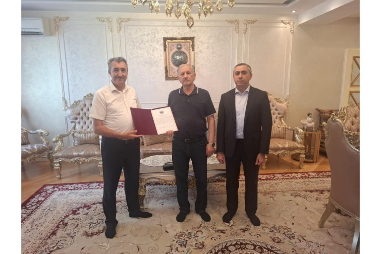 Veteran gəmi kapitanı Muxtar Axundov 80 illik yubileyini qeyd edir