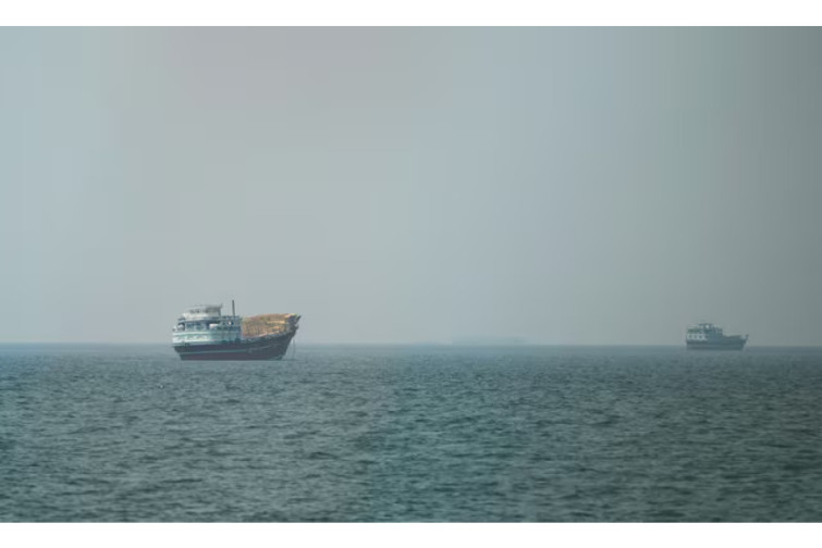 BƏƏ: İranın raket h&uuml;cumu nəticəsində H&ouml;rm&uuml;z boğazında tankerlər vurulub, bir dəniz&ccedil;i həlak olub