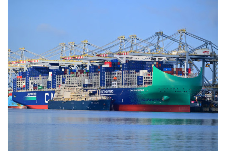 D&uuml;nyanın LNG ilə işləyən ən b&ouml;y&uuml;k konteyner gəmisi ilk bio-LNG bunkerləməsini həyata ke&ccedil;irib