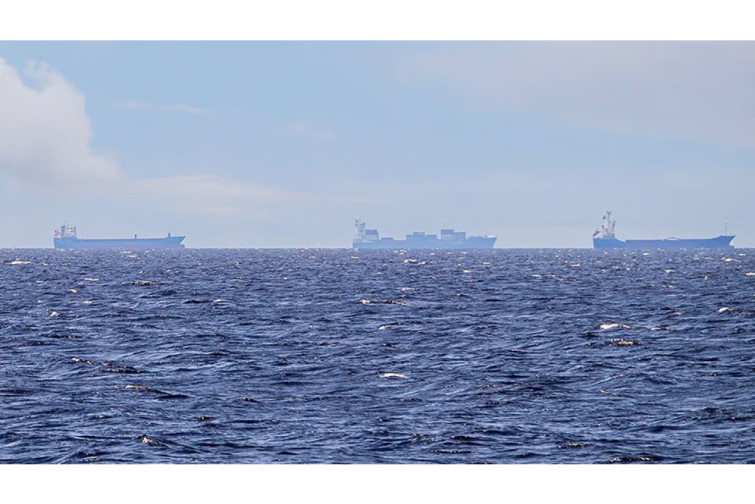 IMO: 400 gəmi və 6 000 dəniz&ccedil;i Fars k&ouml;rfəzindən hələ də &ccedil;ıxa bilmir&nbsp;