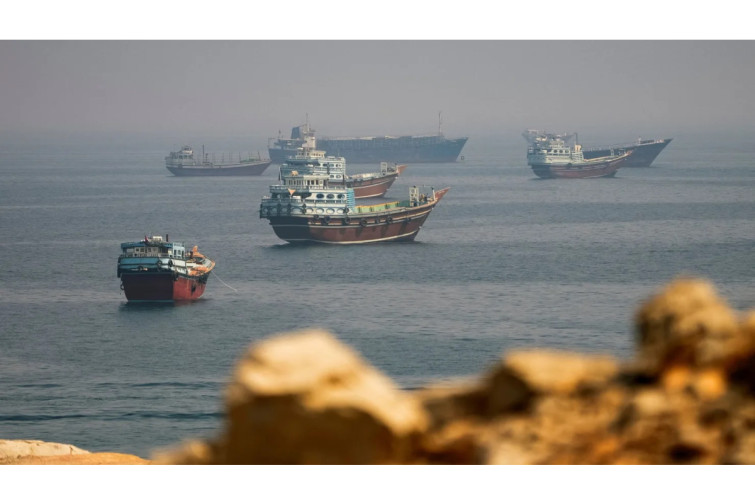 H&ouml;rm&uuml;z boğazının Oman tərəfində tankerə &uuml;&ccedil; mərmi ilə zərbə endirilib